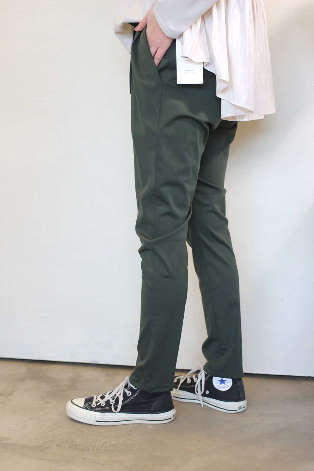 ハイテンションストレッチリボンテーパードパンツ カーキ