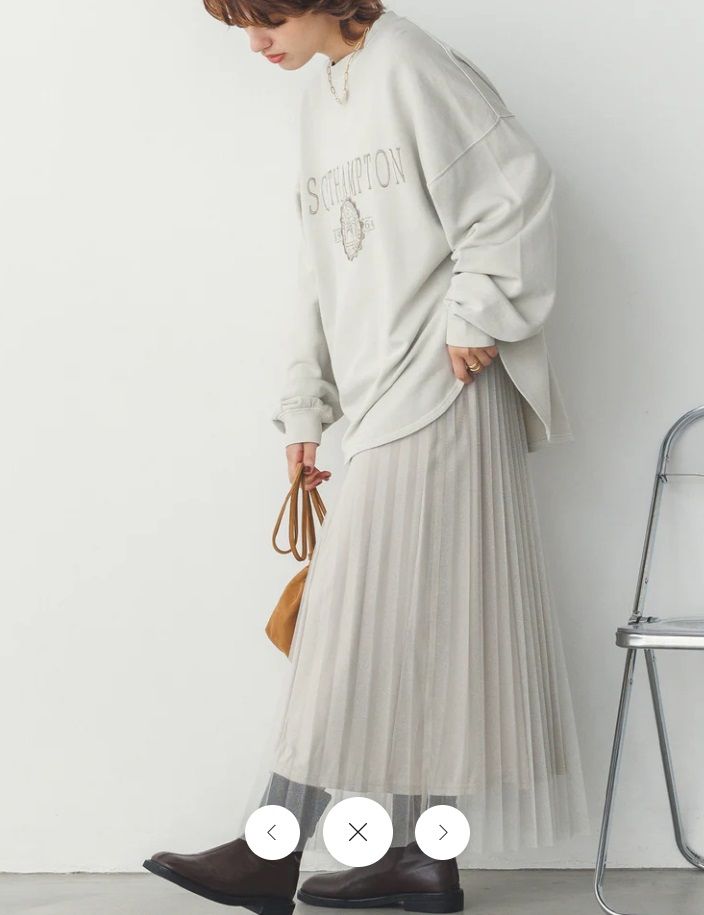 刺しゅうロゴスウェット アイボリー