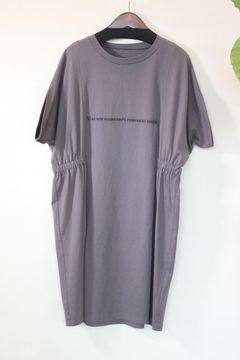 変形袖ロゴ入りチュニック チャコール