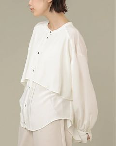 ヴィーナスデシンフラップブラウス オフホワイト