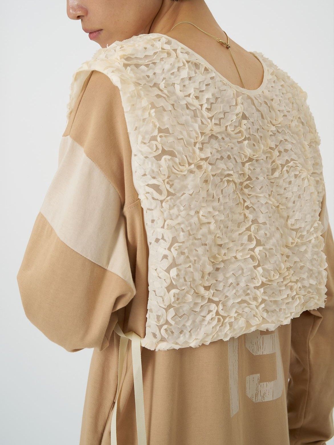 [1961-049BZ] フリルエンブロミニベスト アイボリー