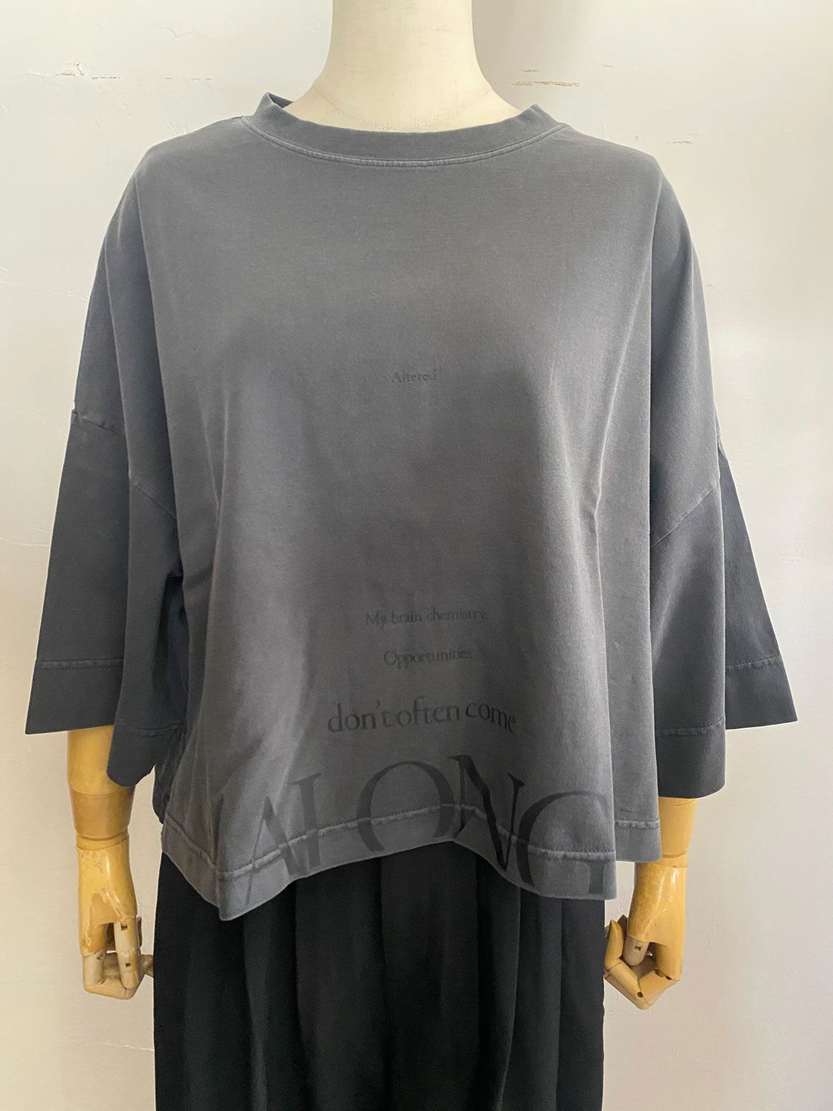 ピグメント製品染め オーバーロゴT チャコール