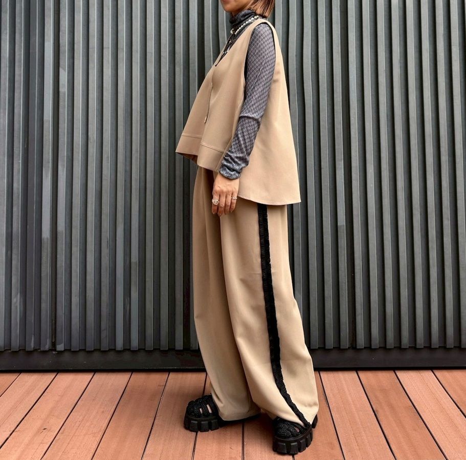 バックスリットキーネックジレ ベージュ