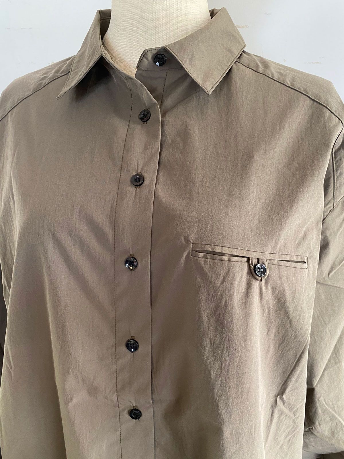 ポリエステルブロード 丈2WAYシャツ カーキ