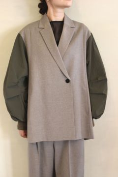 袖ドッキングフォルムジャケット ライトベージュ