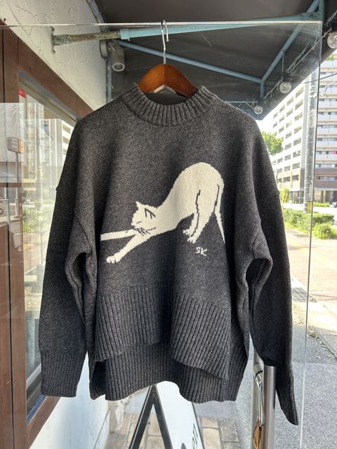 伸び猫コモドニット チャコールxオフ