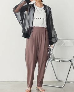 接触冷感テーパードパンツ モカ