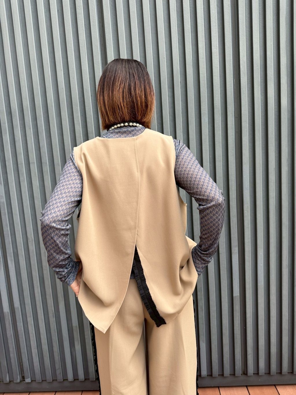 バックスリットキーネックジレ ベージュ