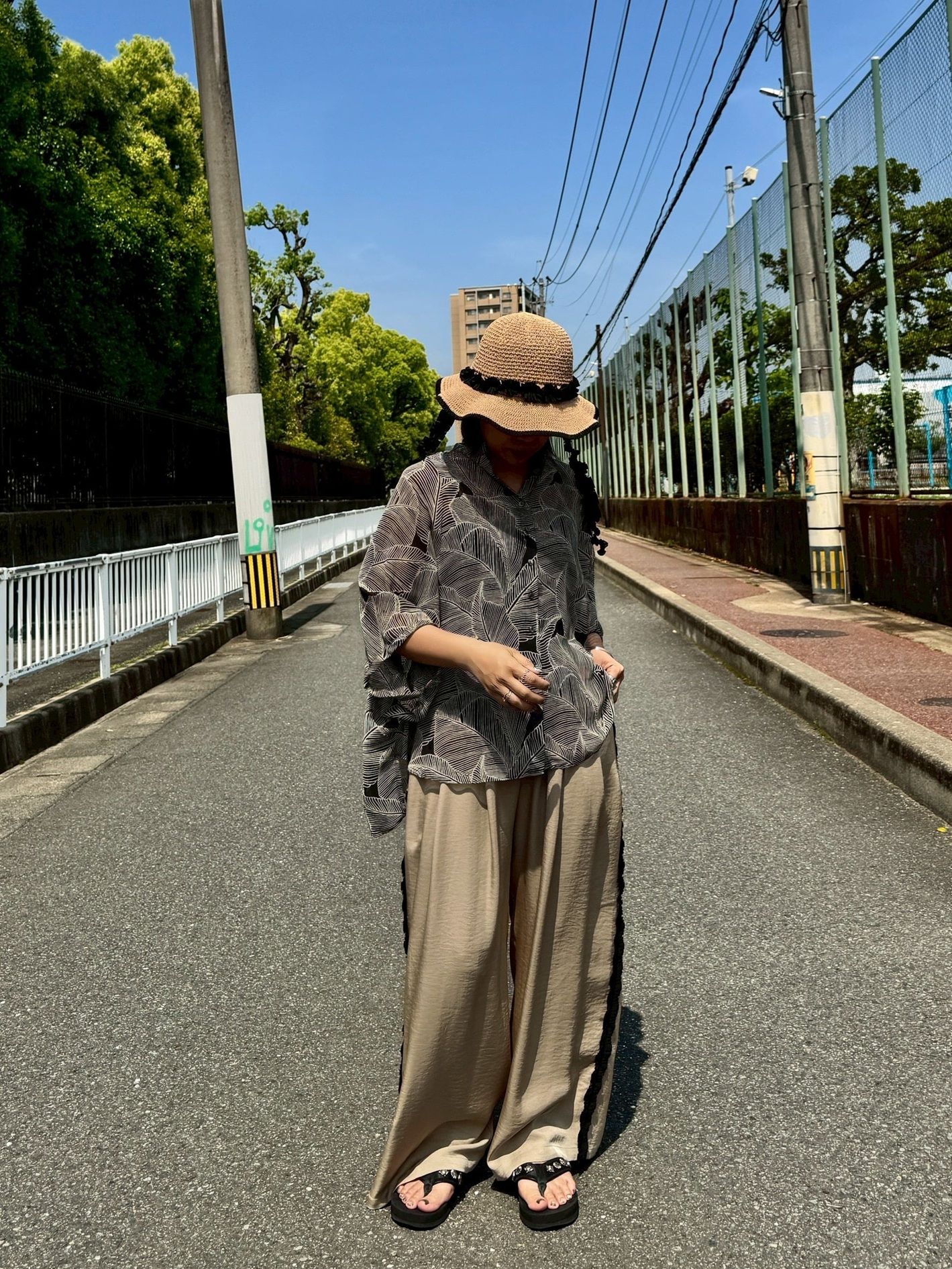 ヴィンテージサテンサイドフリルパンツ ベージュ