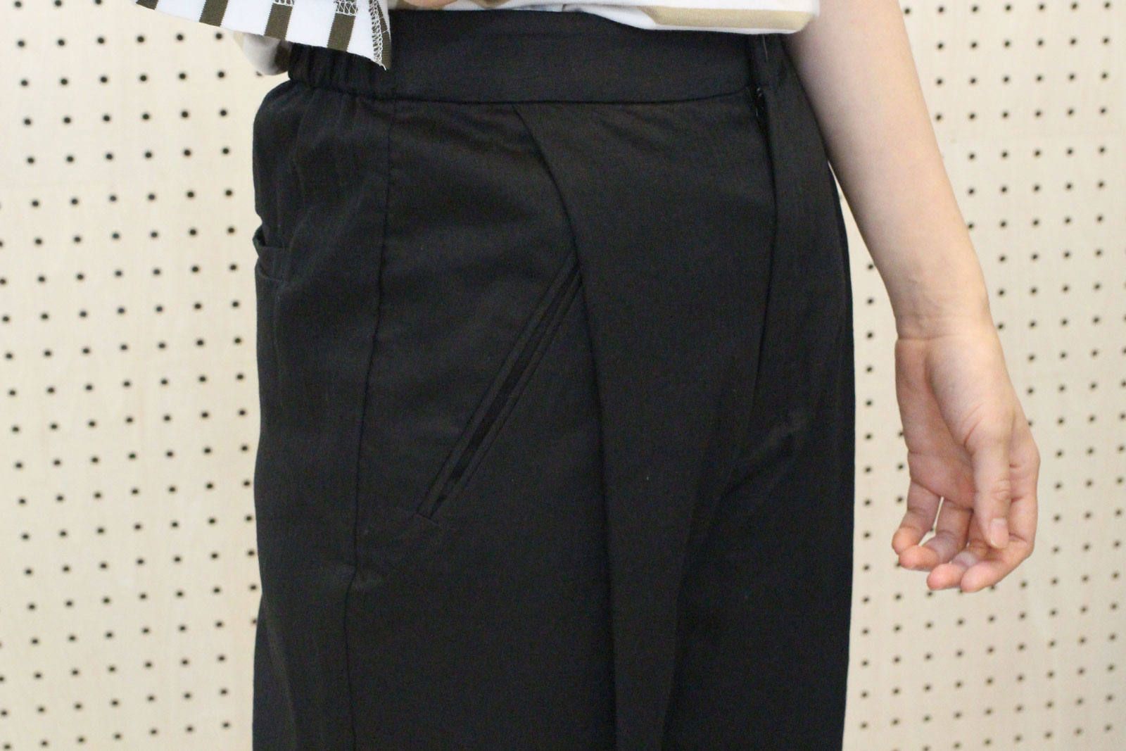 セミワイドタックパンツ