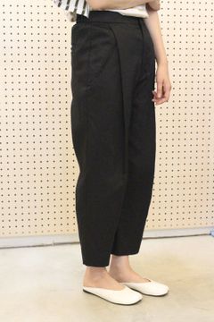 セミワイドタックパンツ