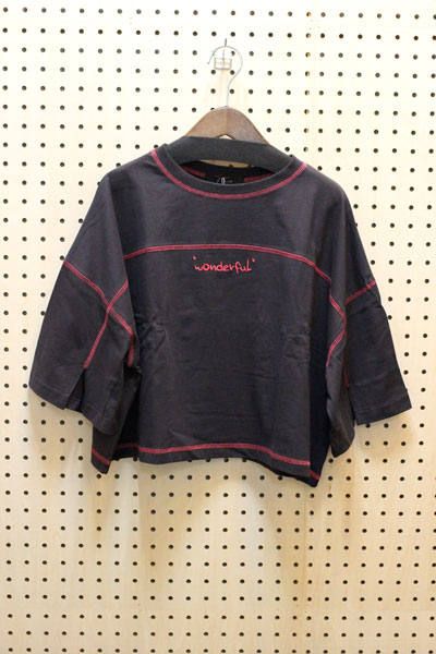 w closet - 配色ステッチロゴ刺繍Tシャツ スミクロ | ravii w closet - 配色ステッチロゴ刺繍Tシャツ スミクロ | ravii