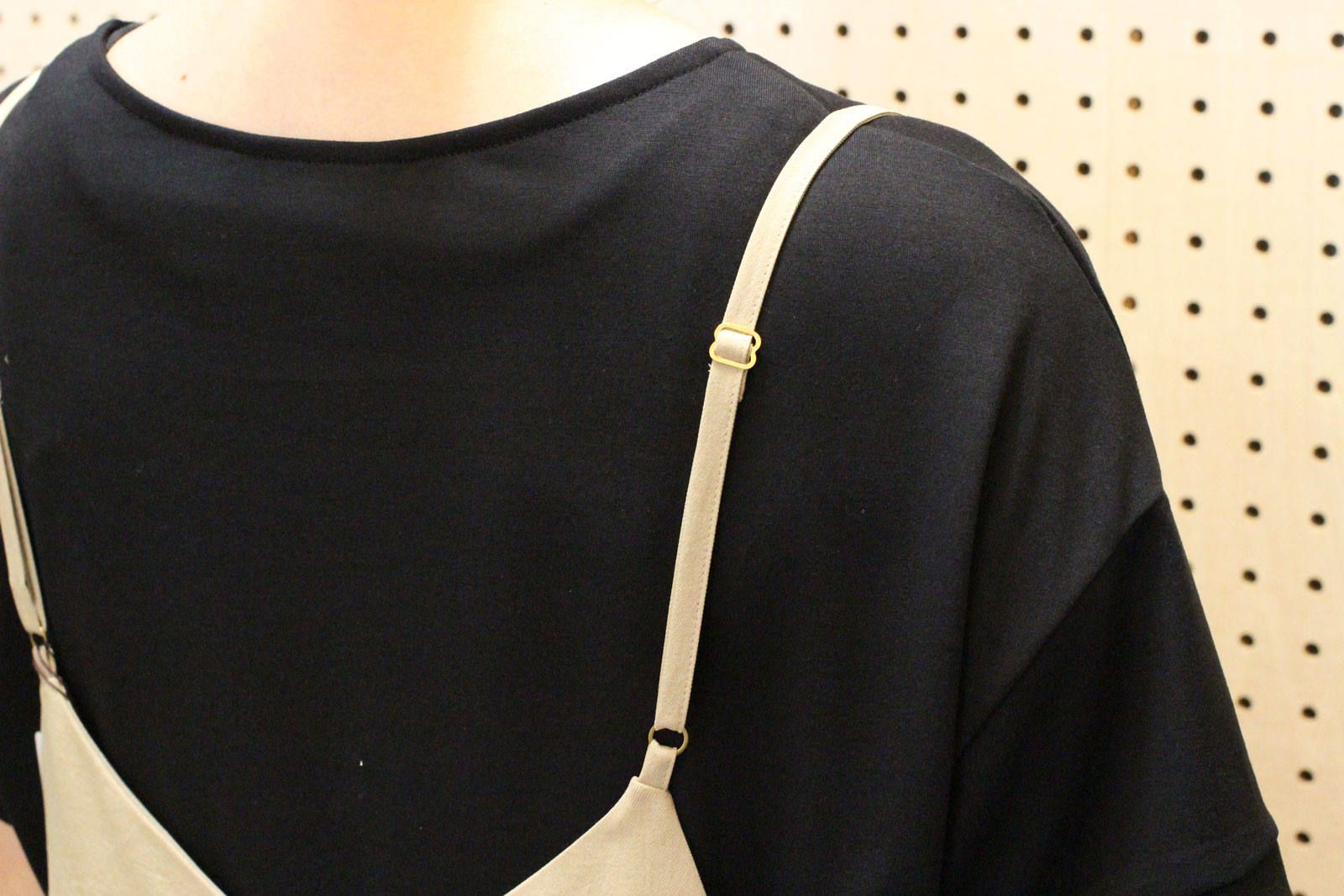 trois - ワイドサロペット Tシャツ付き ベージュ | ravii