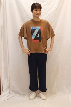 フレア袖プリントTシャツ ブラウン