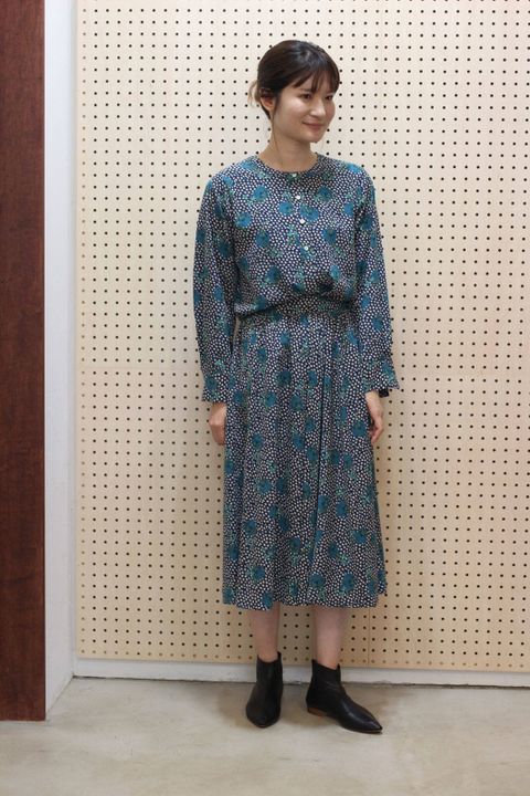 リバティプリントノーカラーブラウス