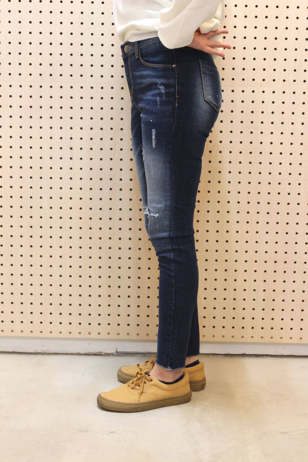 ダメージストレッチデニム