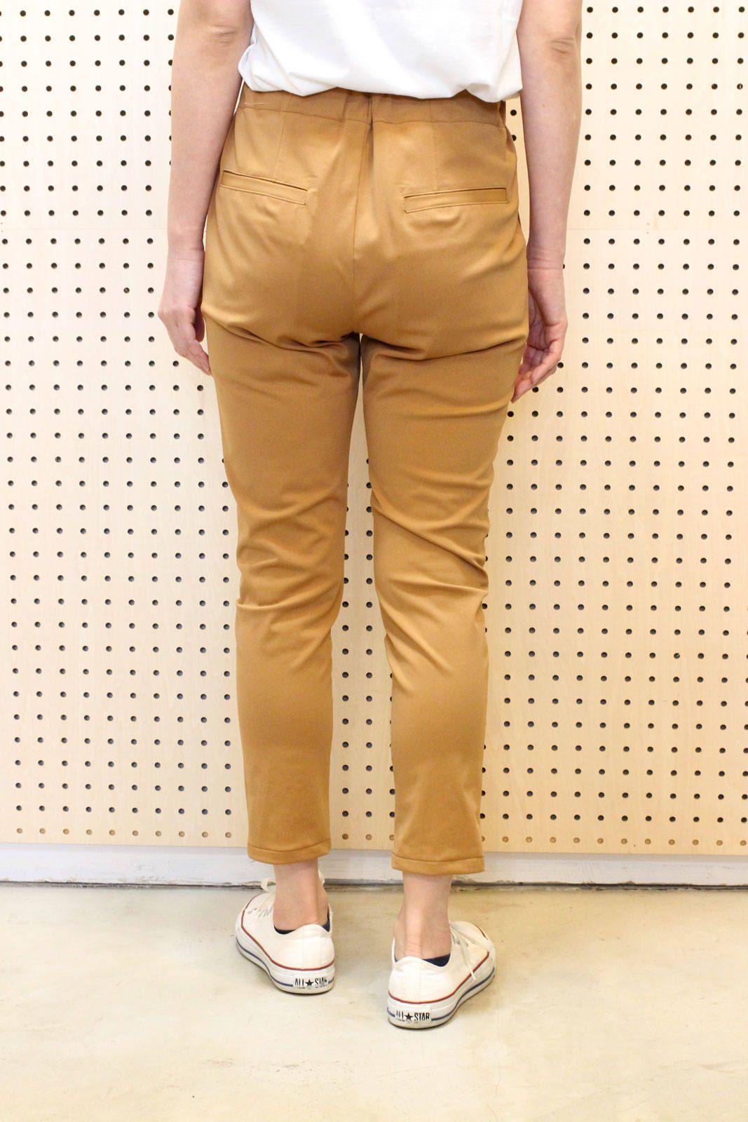 ハイテンションストレッチテーパードパンツ キャメル