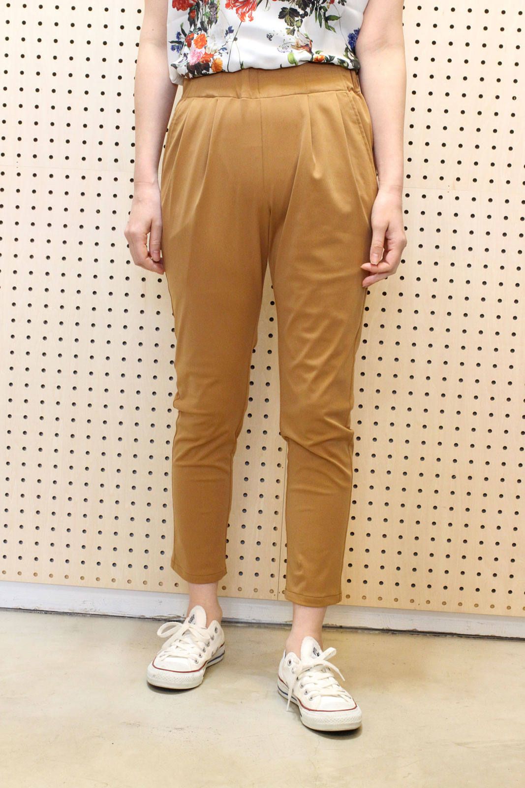 ハイテンションストレッチテーパードパンツ キャメル