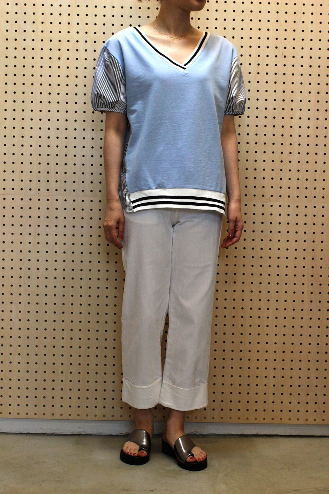 Vネックラインリブトップス サックス