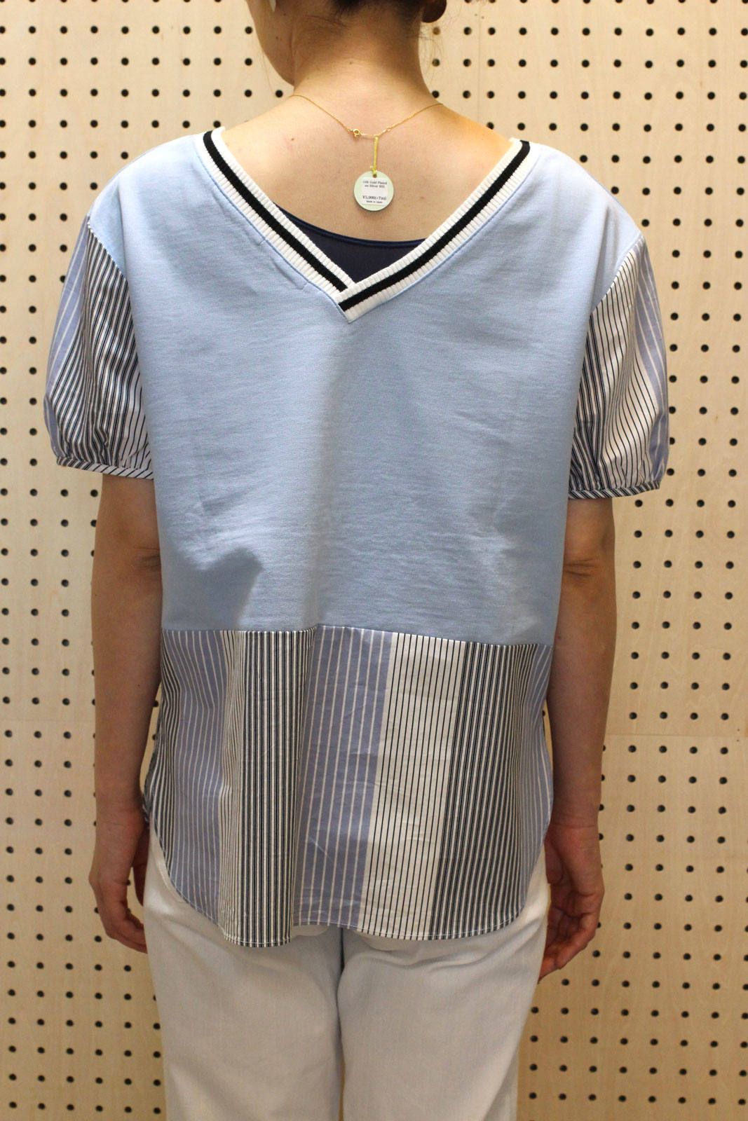 Vネックラインリブトップス サックス