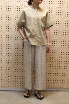 コンパクトブロードブラウス ベージュ