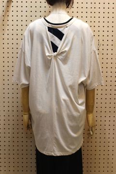バックツイストTシャツ ベージュ