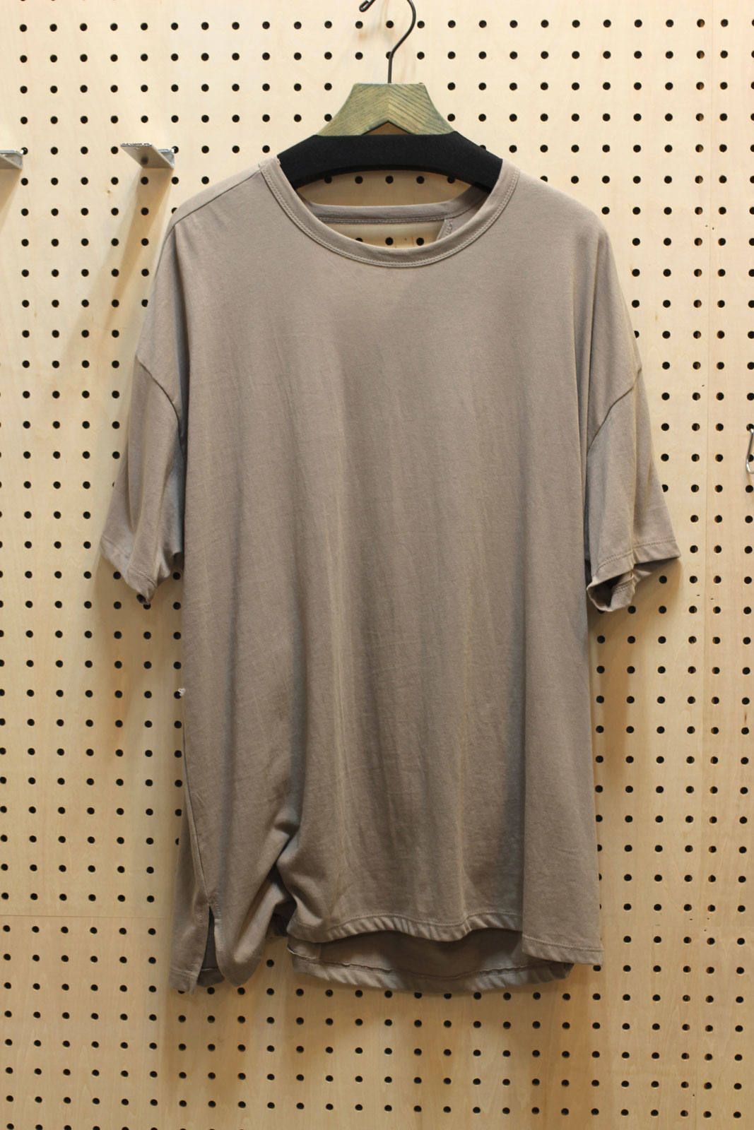 バックツイストTシャツ ブラウン