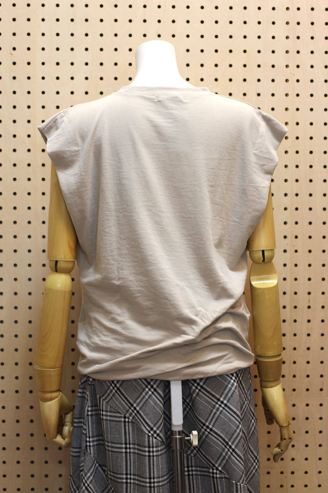 タックノースリーブTシャツ ベージュ