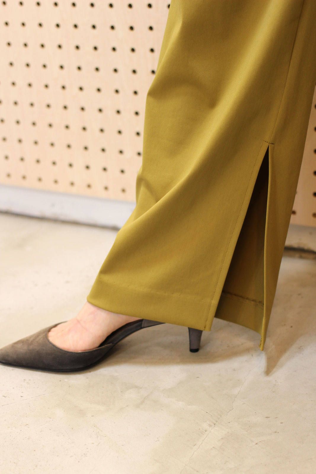 ハイテンションストレートワイドパンツ ピスタチオ