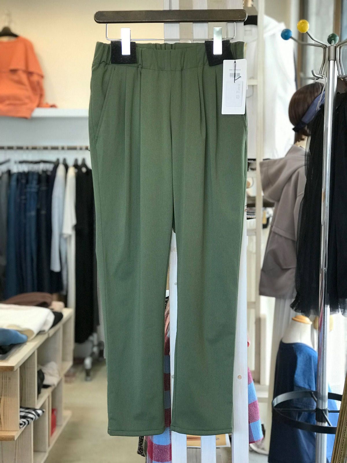 ハイテンションストレッチテーパードパンツ カーキ