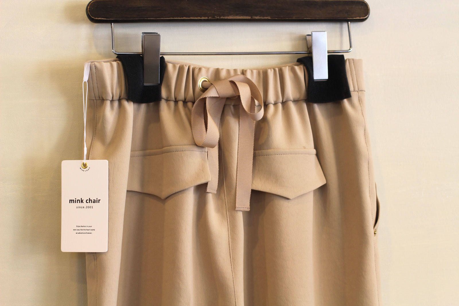 バックリボンセンタープレスワイドパンツ ベージュ