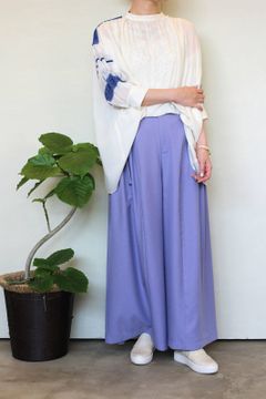 ハイネック刺繍ブラウス ホワイト