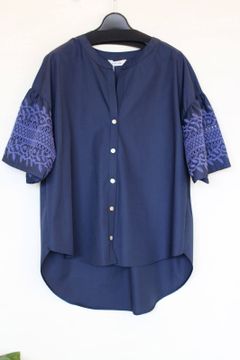 袖刺繍レースブラウス ネイビー