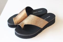 厚底トングサンダル ブロンズ