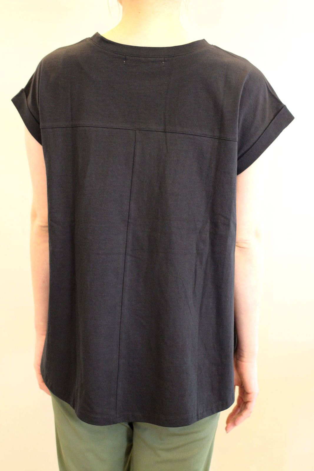 アンバランスロゴTシャツ ブラック