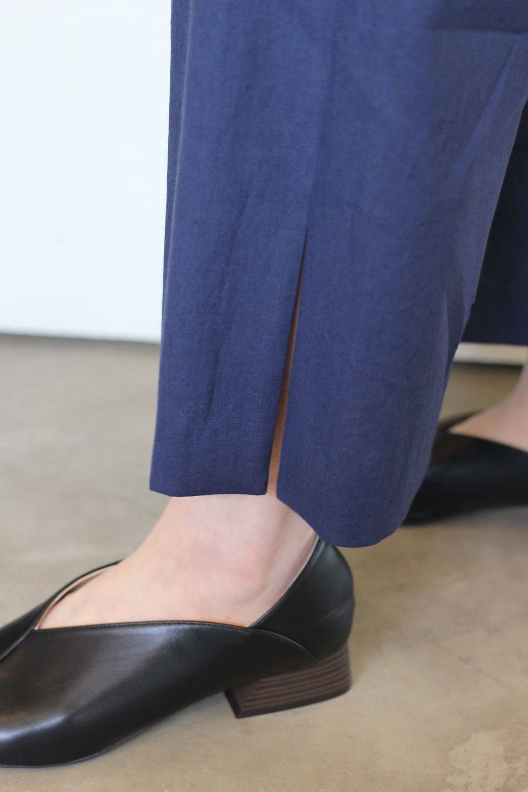 バイオリネンストレッチ8.5分丈ワイドパンツ ネイビー