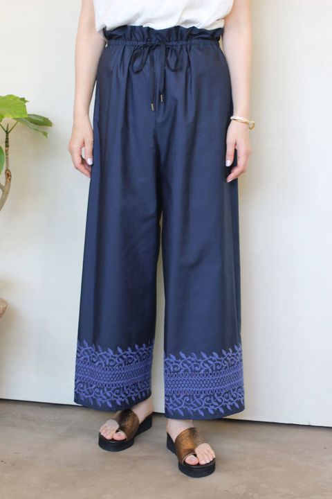 裾刺繍レースワイドパンツ ネイビー
