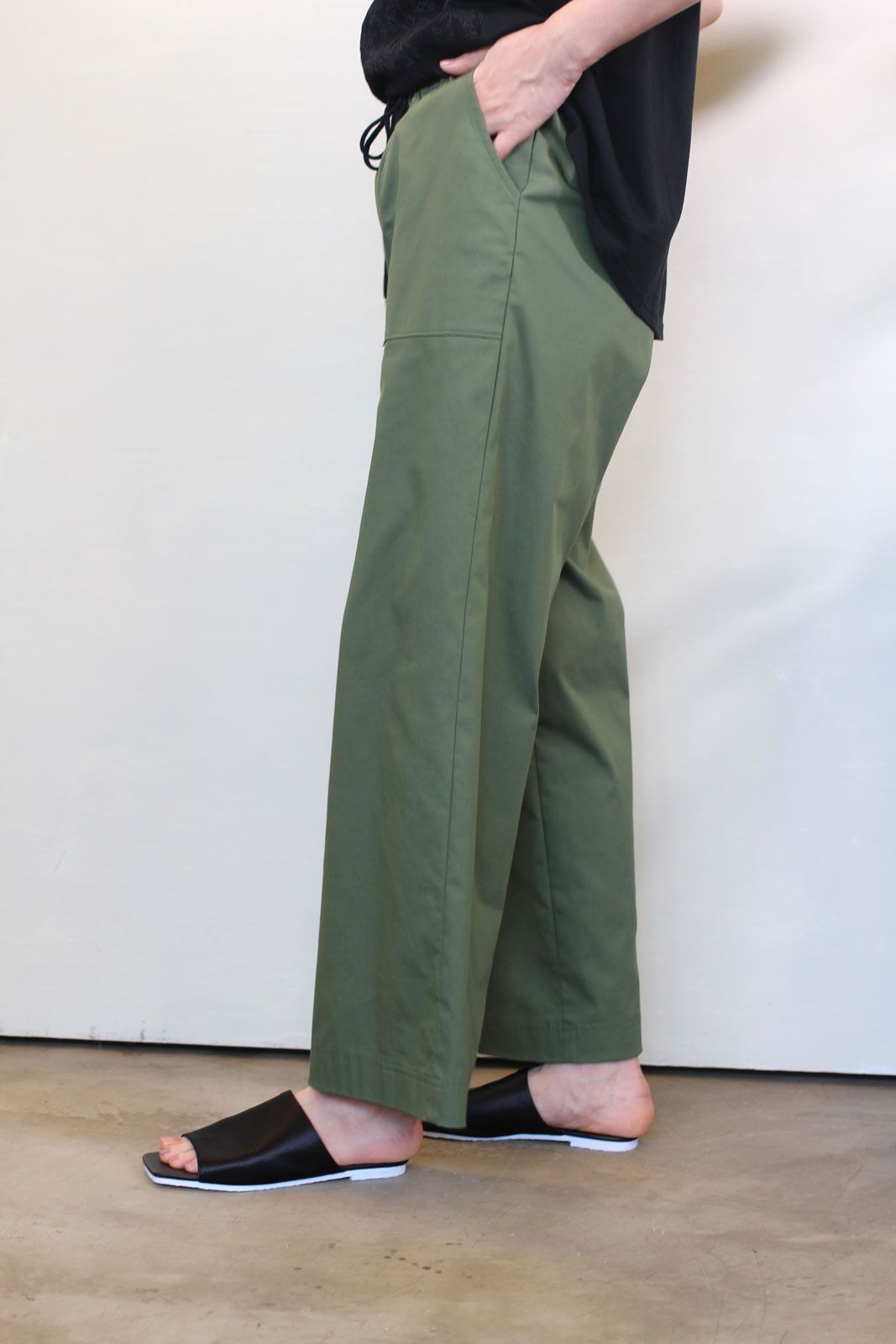 綿麻ツイルストレッチセミワイドパンツ ライトカーキ