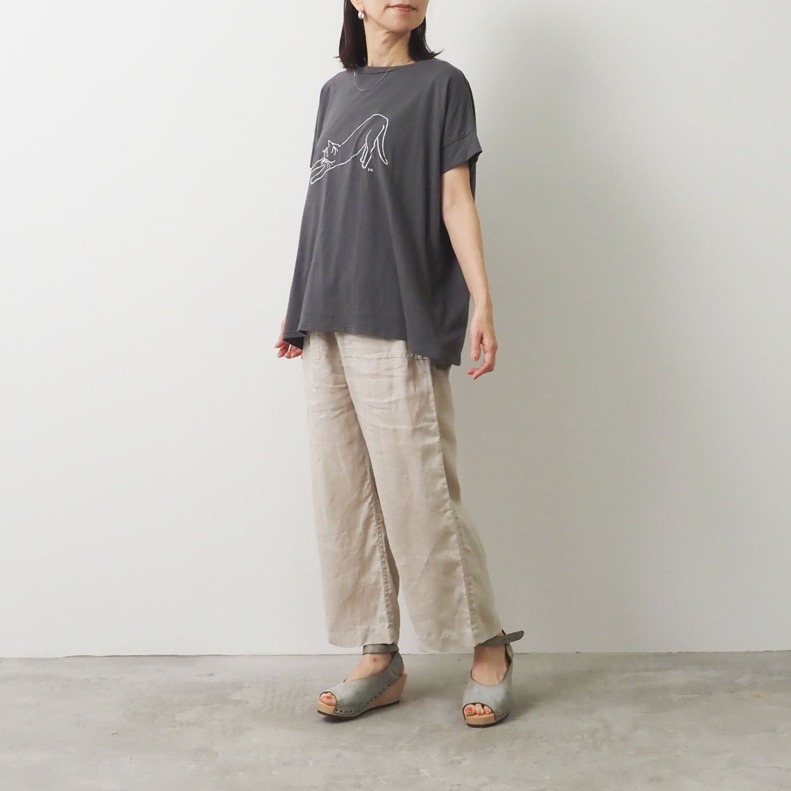 のび猫Tシャツ カーキグレー