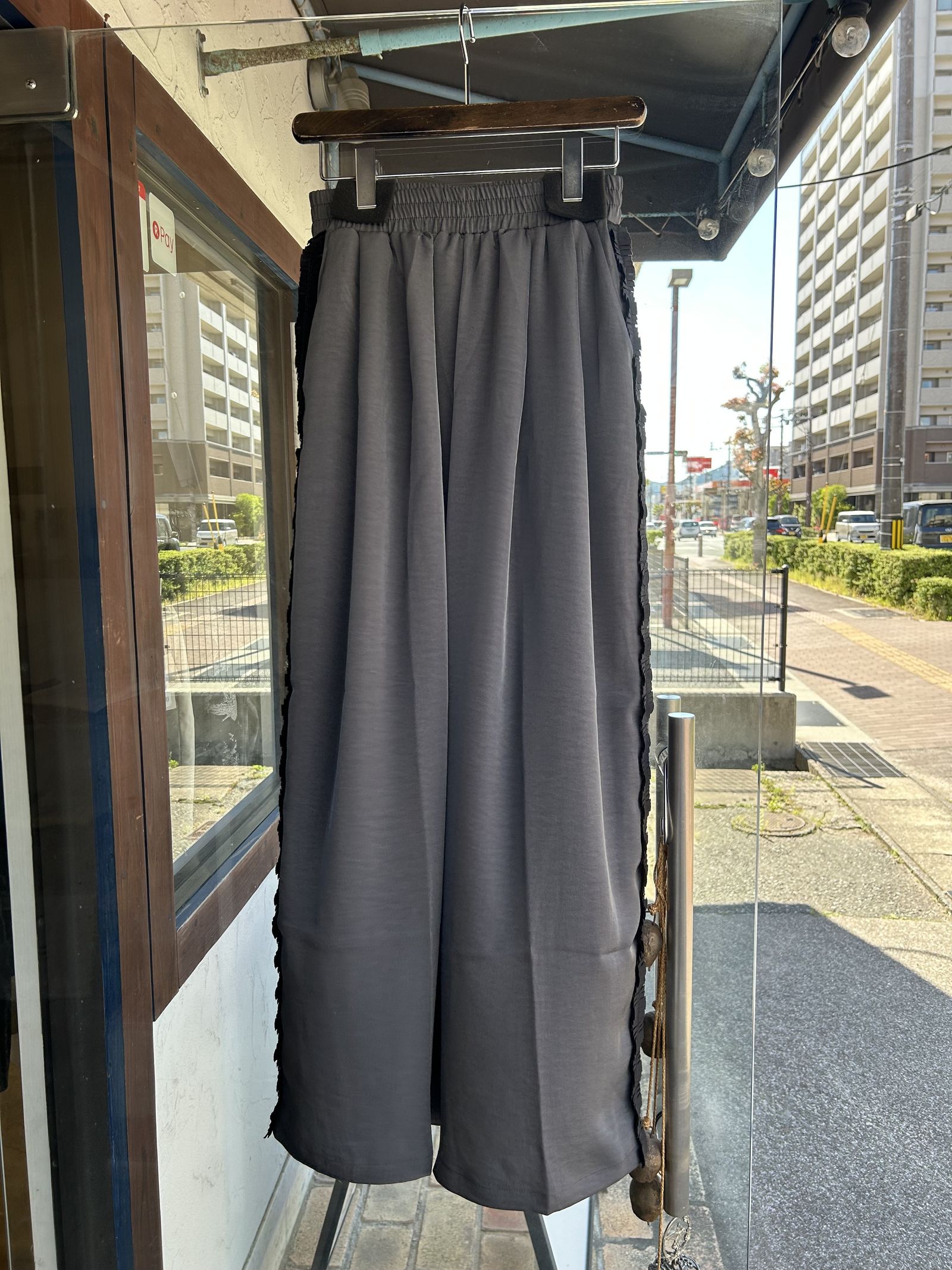 ヴィンテージサテンサイドフリルパンツ チャコール