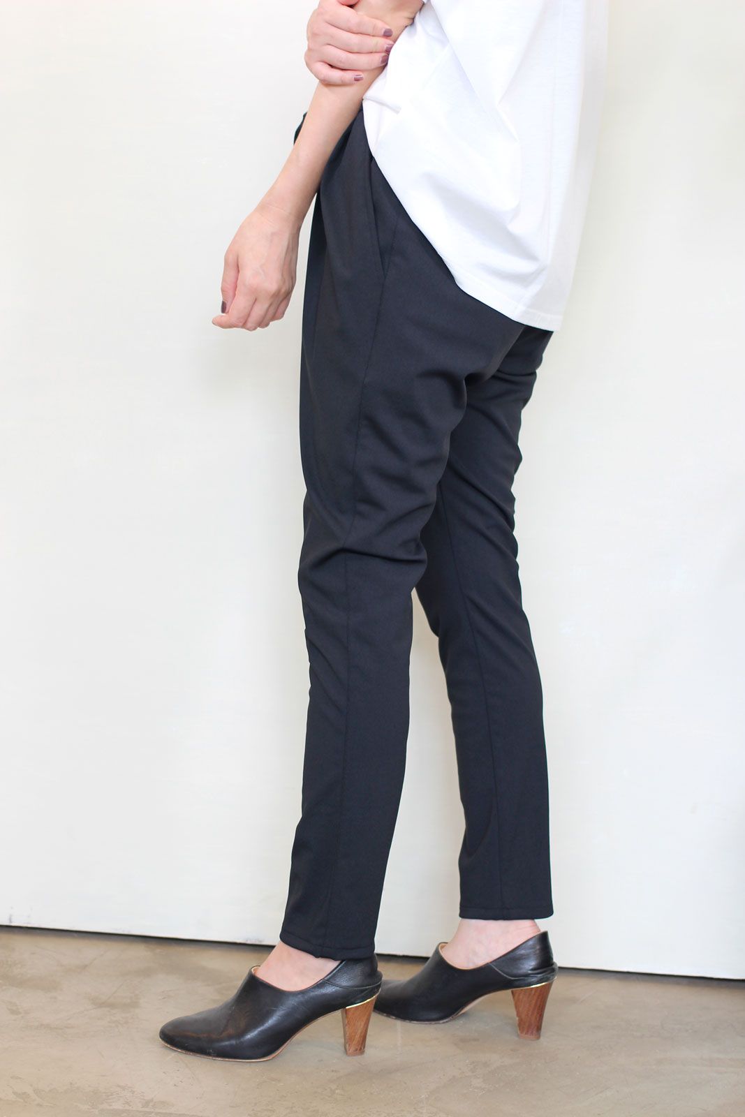 ハイテンションストレッチリボンテーパードパンツ ブラック