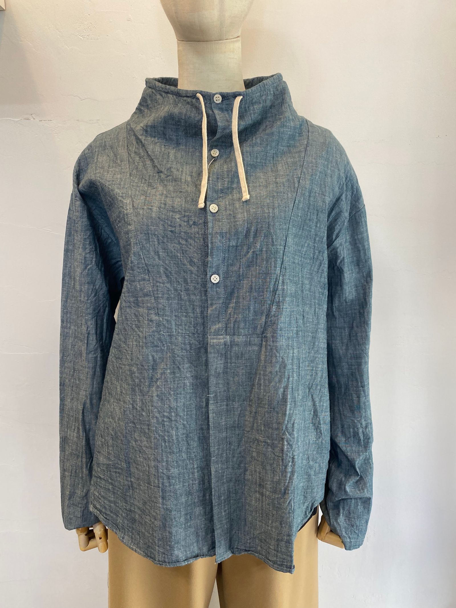 スタンドアウェーカラーコットンシャツ ブルー