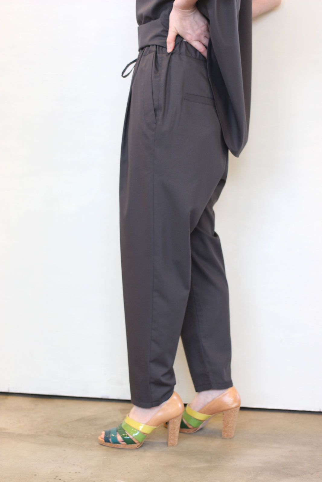 ツイルタックテーパードパンツ ダークグレー