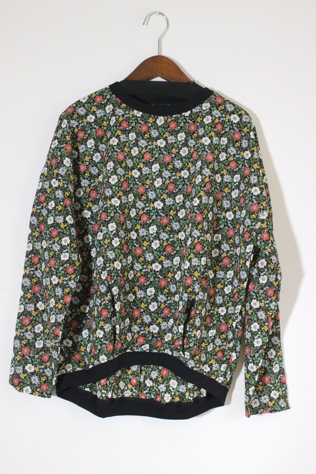 80ローン塩縮ボタニカルフラワーギャザーチュニック ブラック