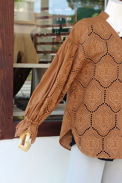 刺繍レースブラウス ブラウン