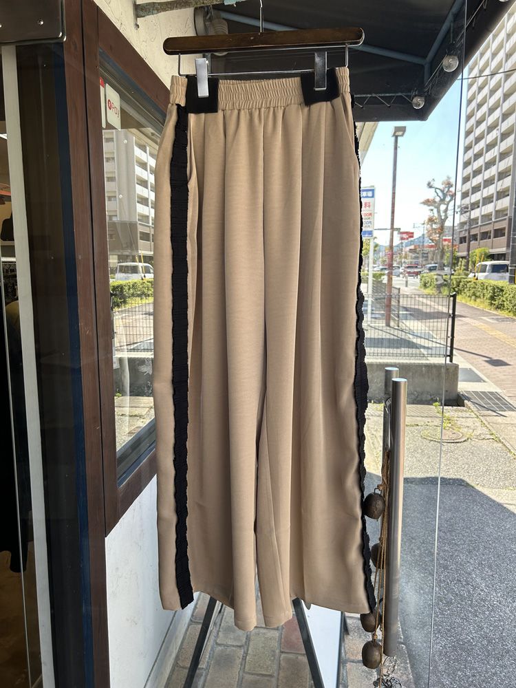 ヴィンテージサテンサイドフリルパンツ ベージュ