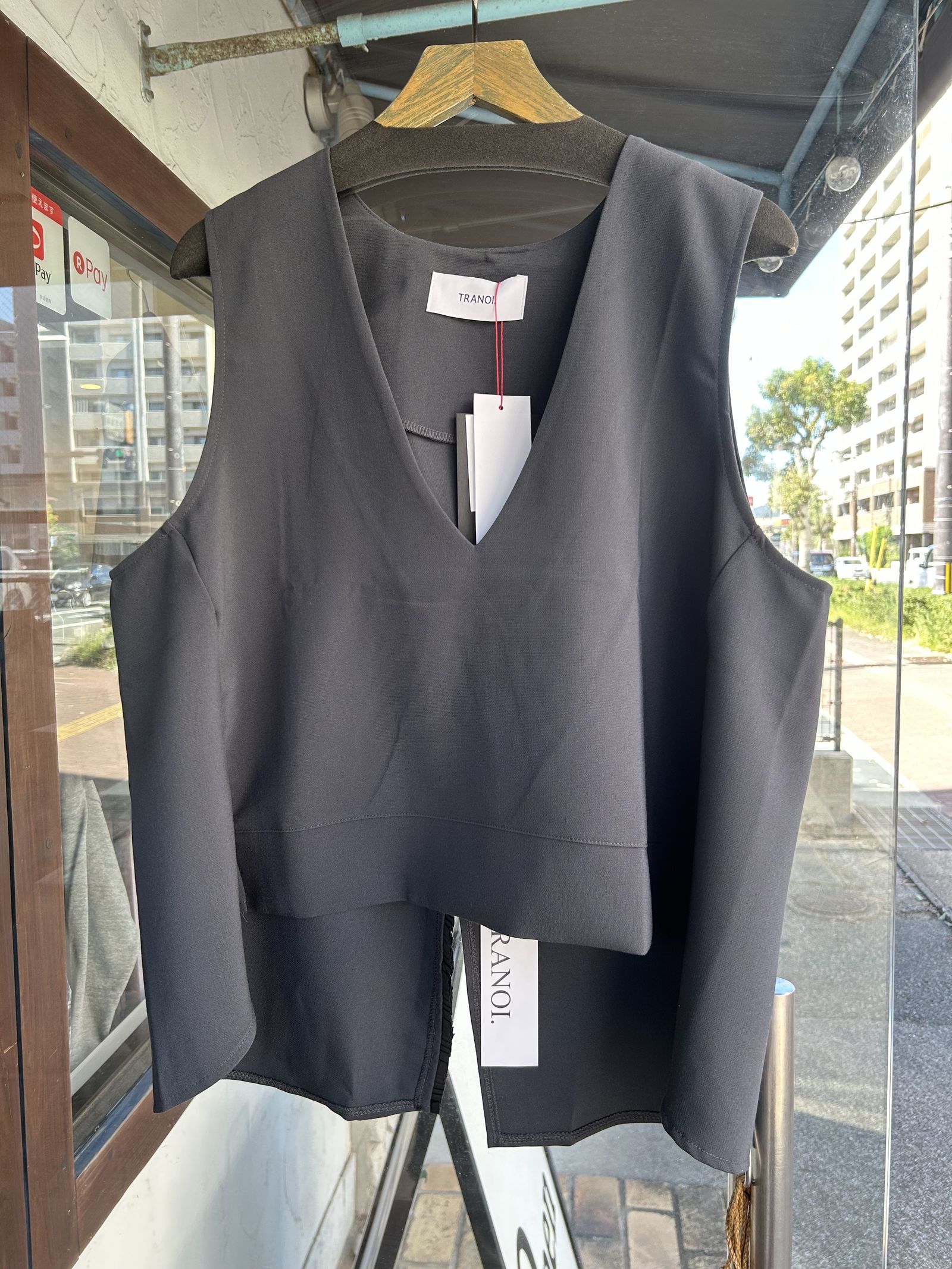 バックスリットキーネックジレ チャコール