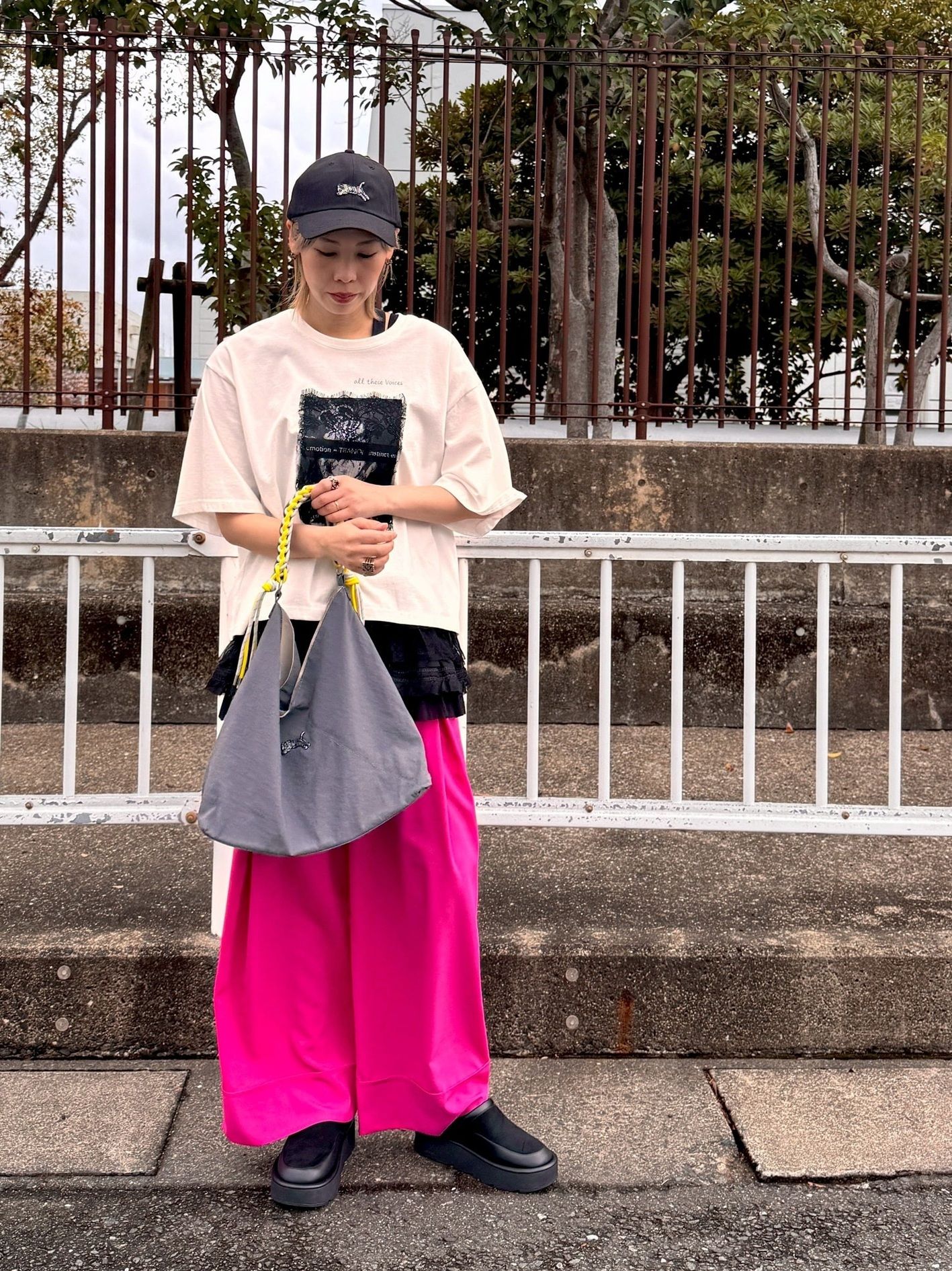 TORA コードハンドルショルダーバッグ チャコール