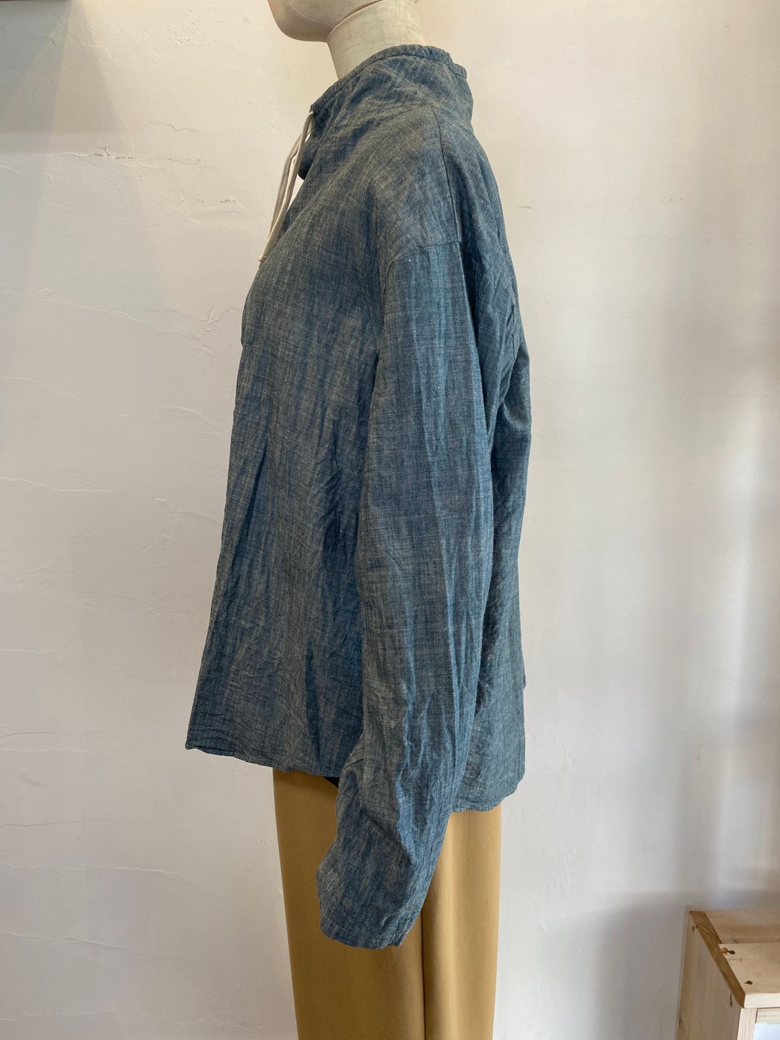 スタンドアウェーカラーコットンシャツ ブルー