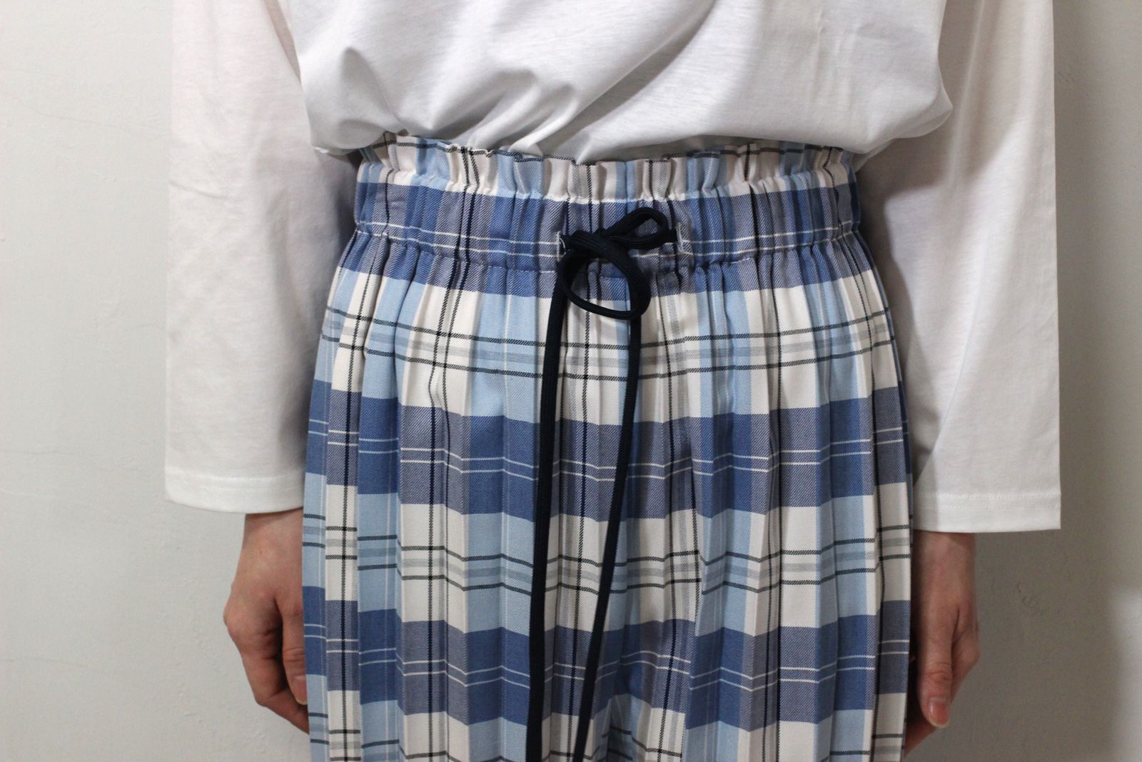 プリーツチャックパンツ ブルー